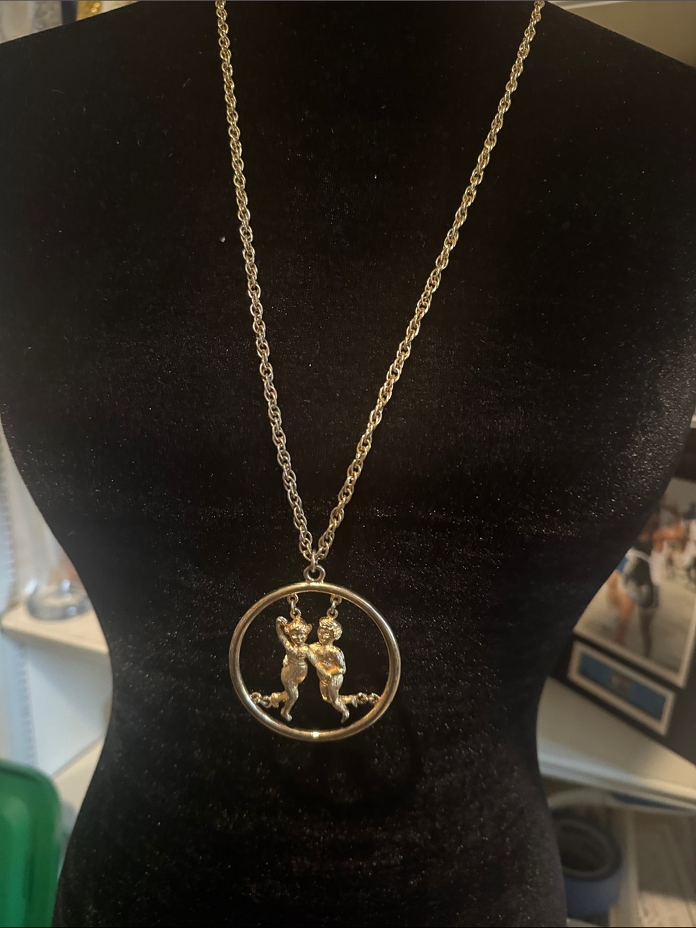 Vintage Gold-Tone cherubs Circle Pendant Necklace
